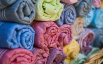 Choisir sa serviette de plage (dimensions, matière, couleurs) ?