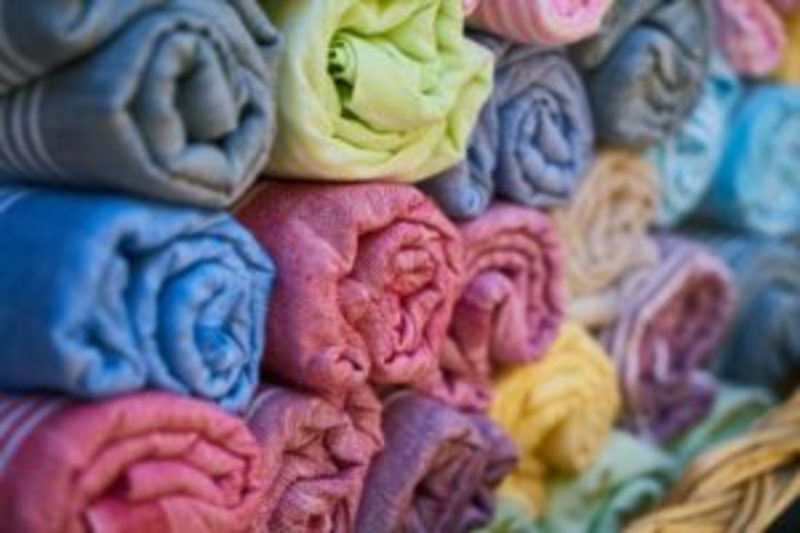 choisir-sa-serviette-de-plage-dimensions-matiere-couleurs